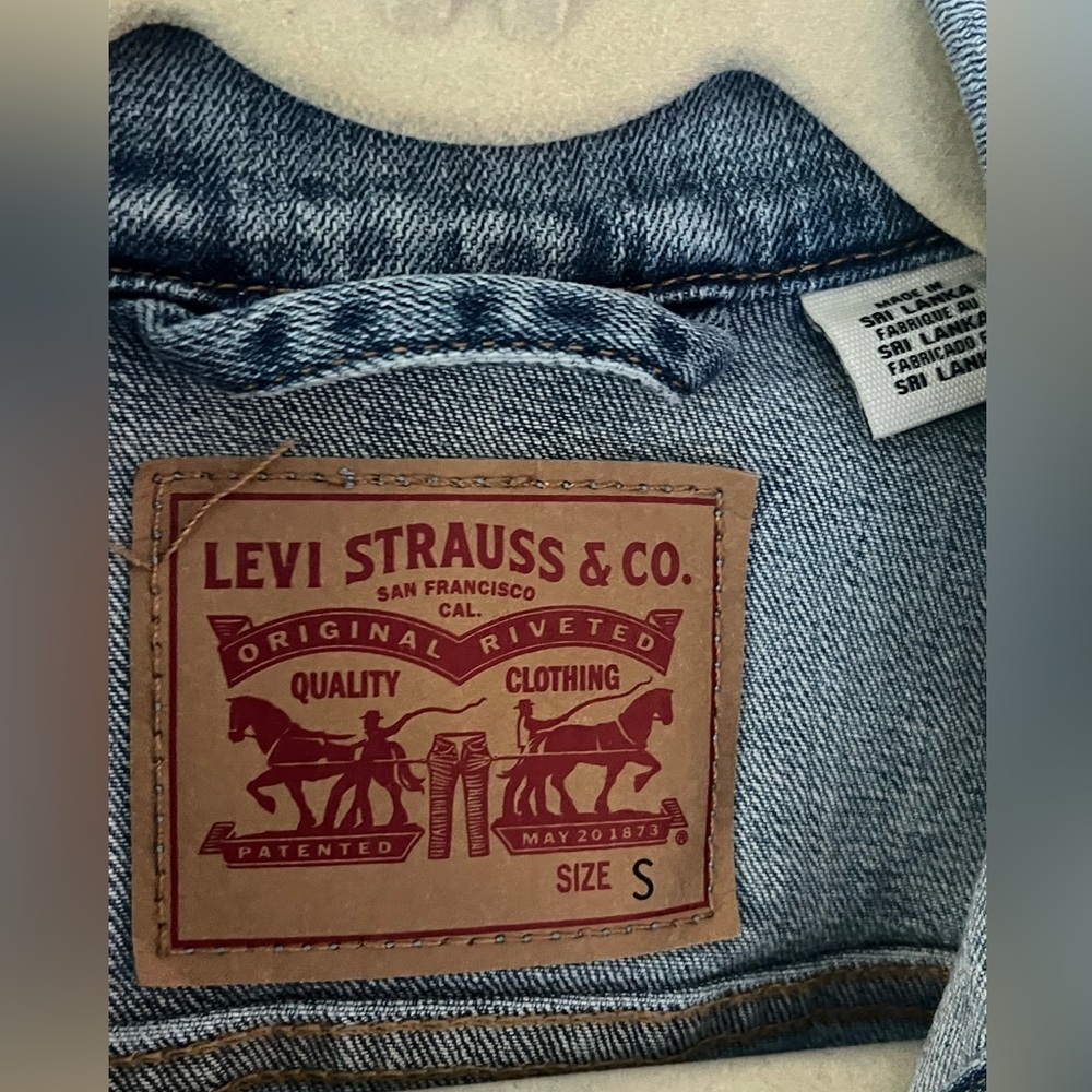 LEVIS Jean Jacket - Picture 2 of 10